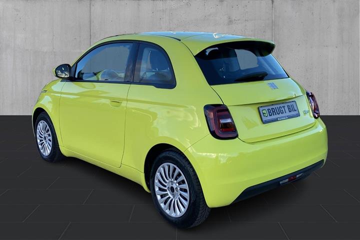 Gul Fiat 500e fra 2023