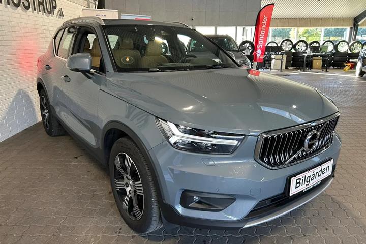 Grå Volvo XC40 fra 2020