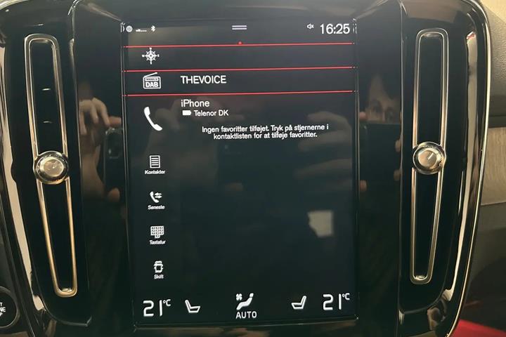 Grå Volvo XC40 fra 2020