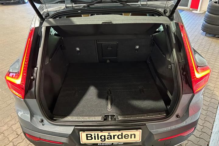 Grå Volvo XC40 fra 2020