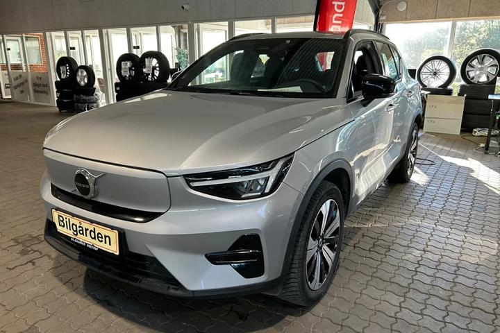Sølv Volvo XC40 fra 2022