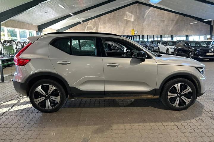 Sølv Volvo XC40 fra 2022
