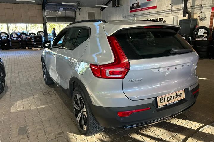 Sølv Volvo XC40 fra 2022