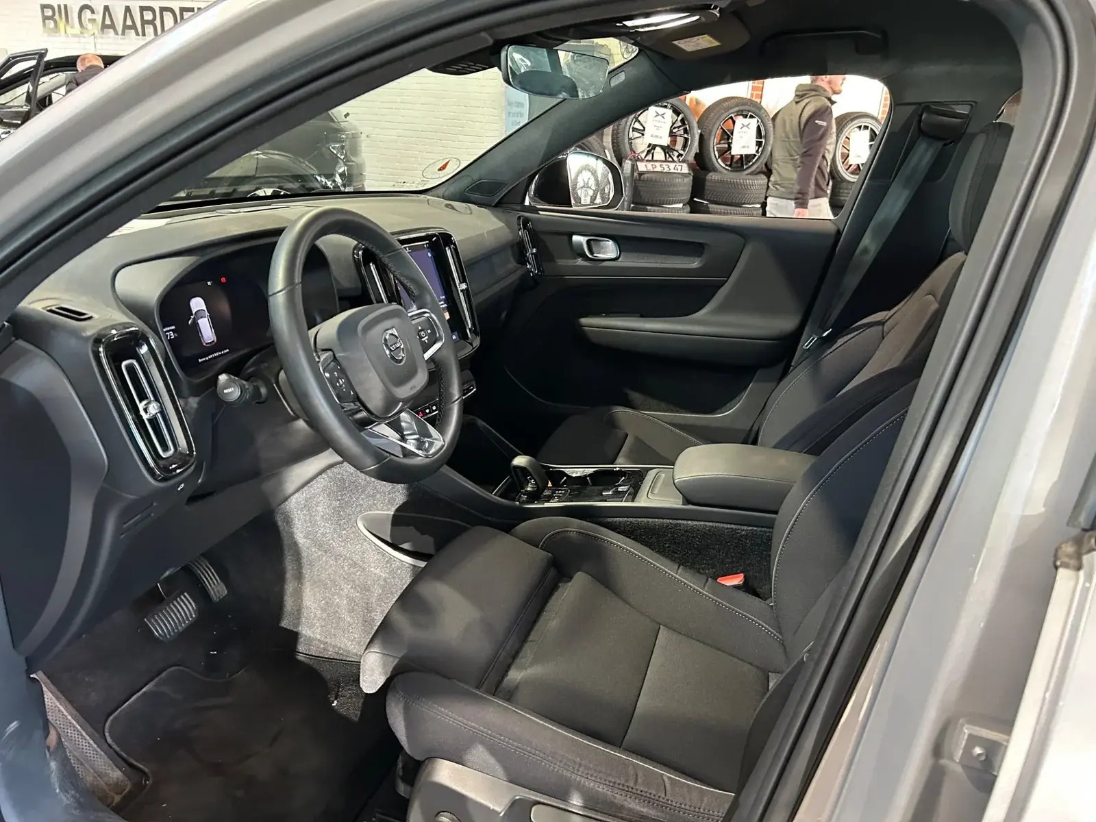 Sølv Volvo XC40 fra 2022