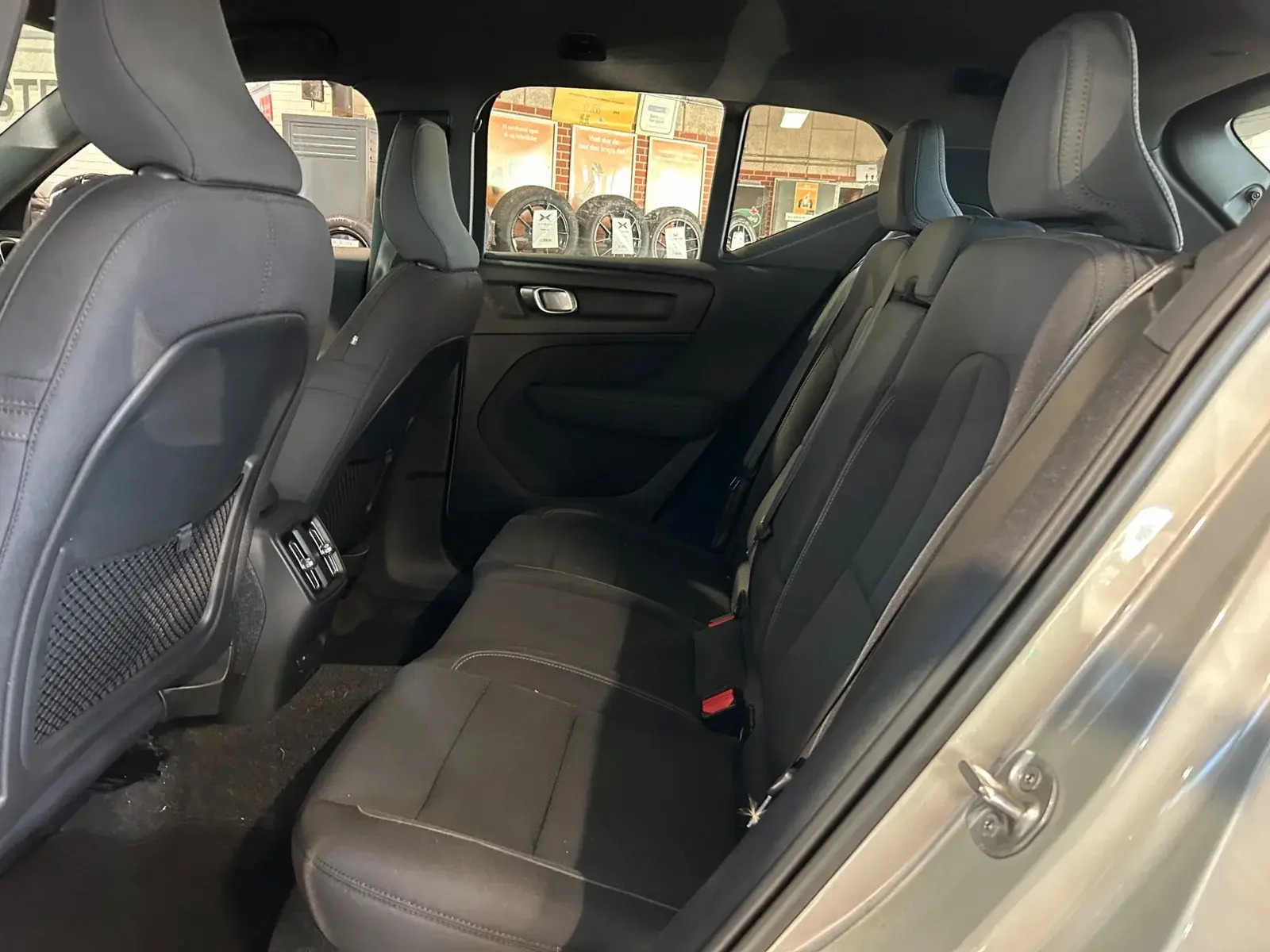 Sølv Volvo XC40 fra 2022