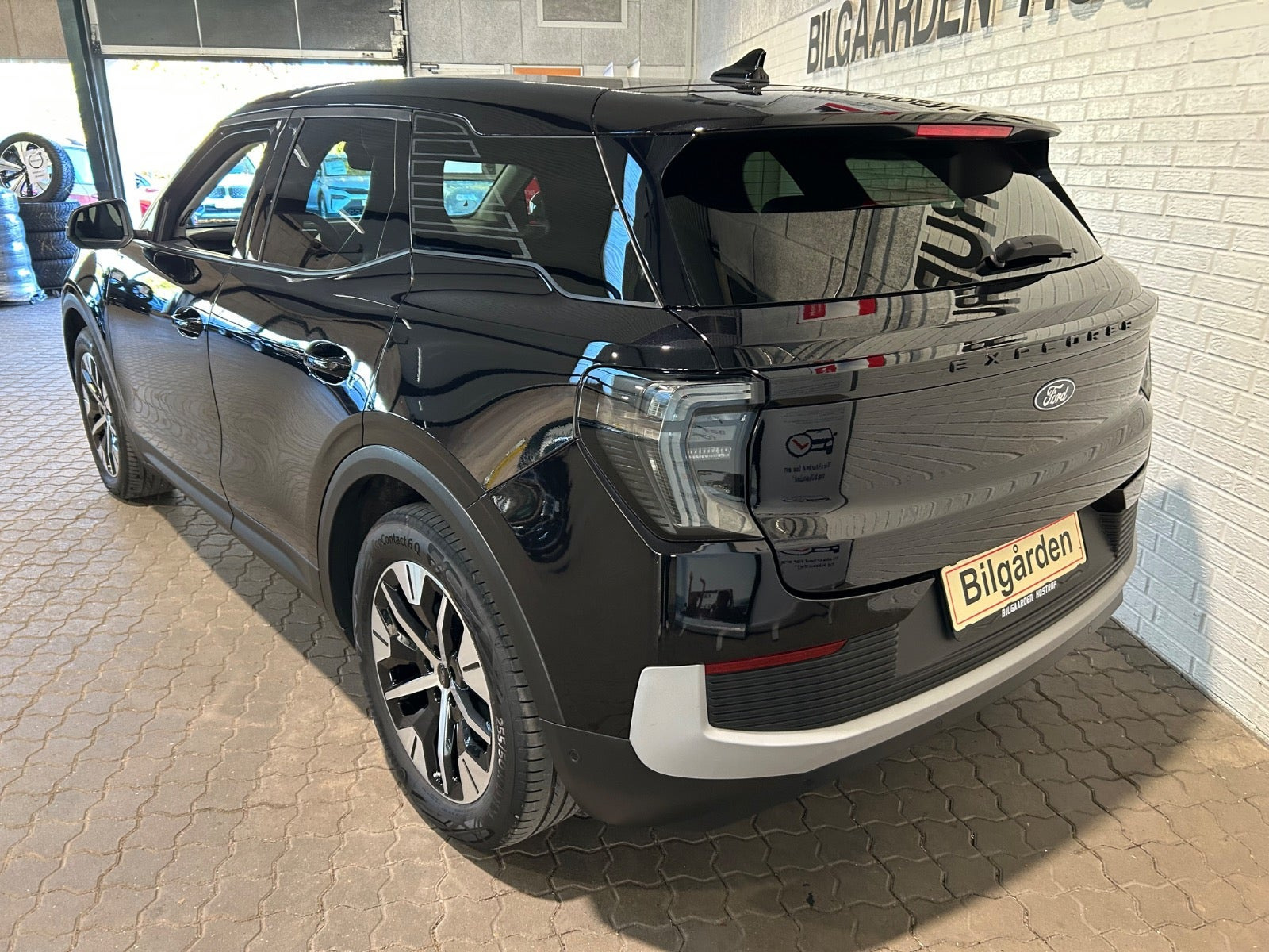 Sort Ford Explorer fra 2025