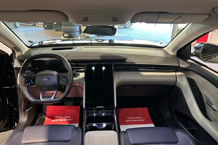 Sort Ford Explorer fra 2025