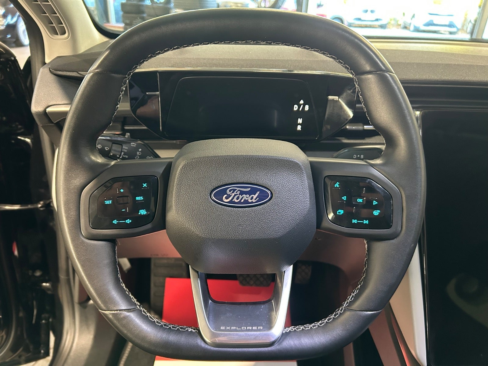 Sort Ford Explorer fra 2025