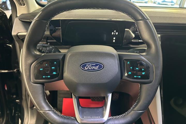 Sort Ford Explorer fra 2025