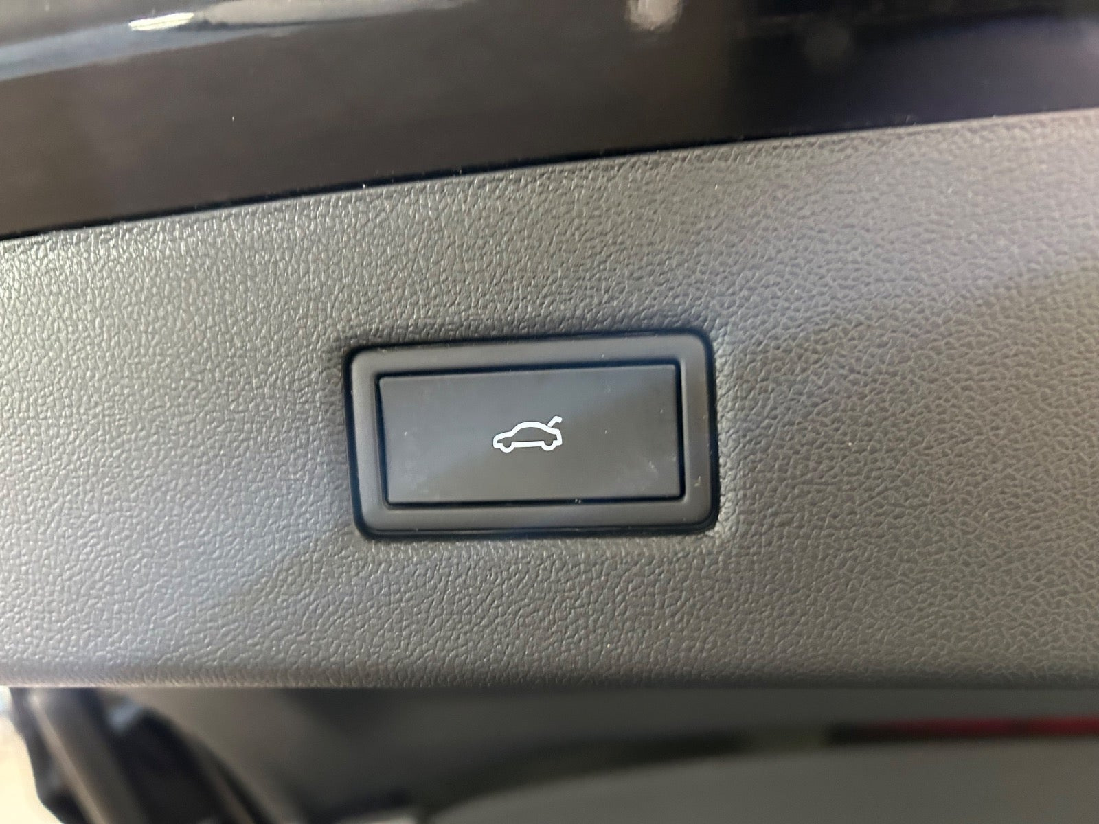 Sort Ford Explorer fra 2025