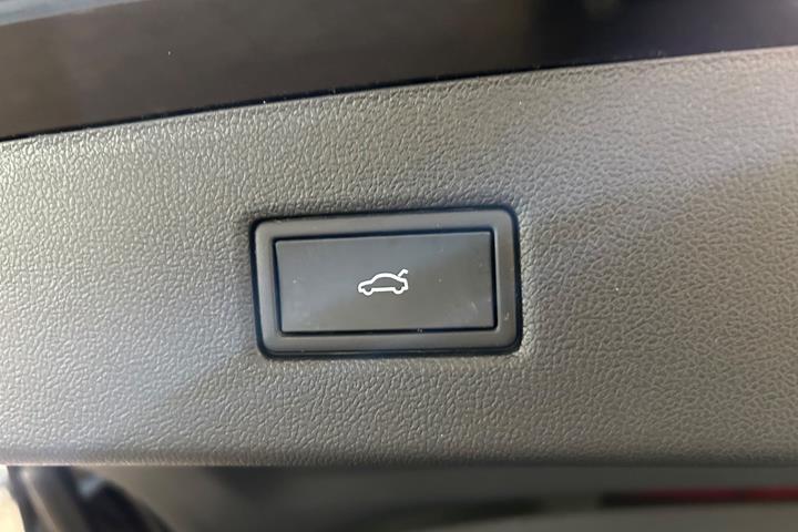 Sort Ford Explorer fra 2025