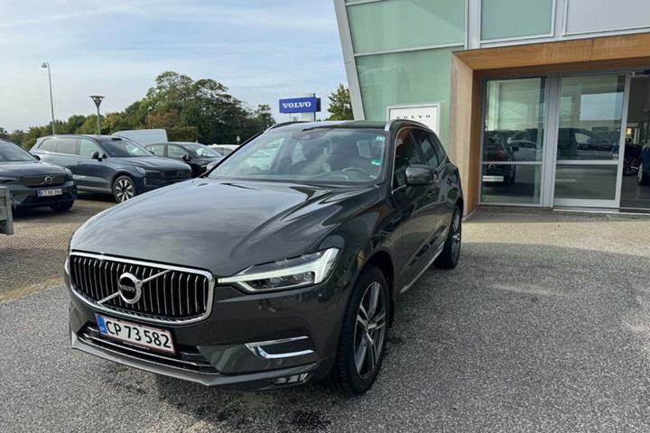 Grå Volvo XC60 fra 2020