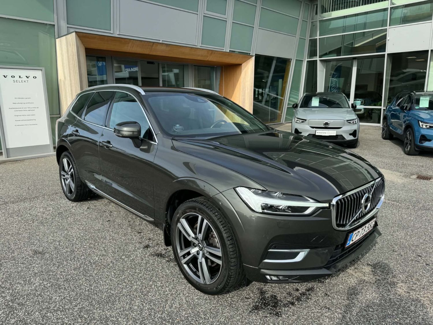 Grå Volvo XC60 fra 2020
