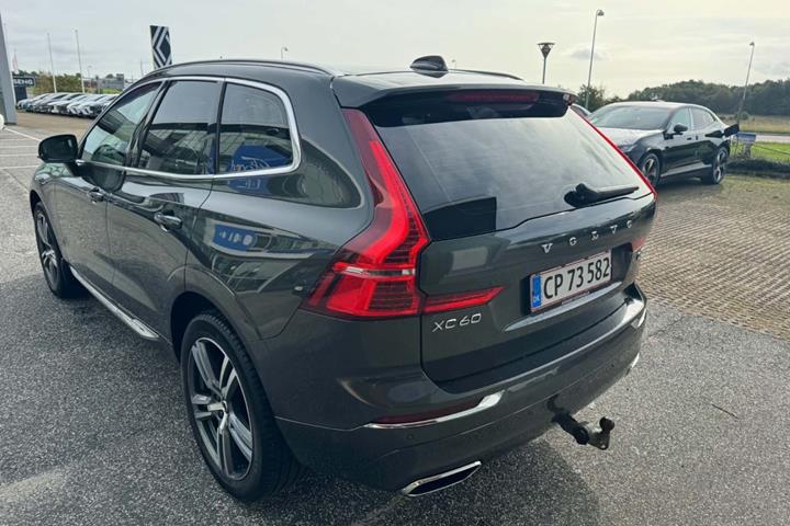 Grå Volvo XC60 fra 2020