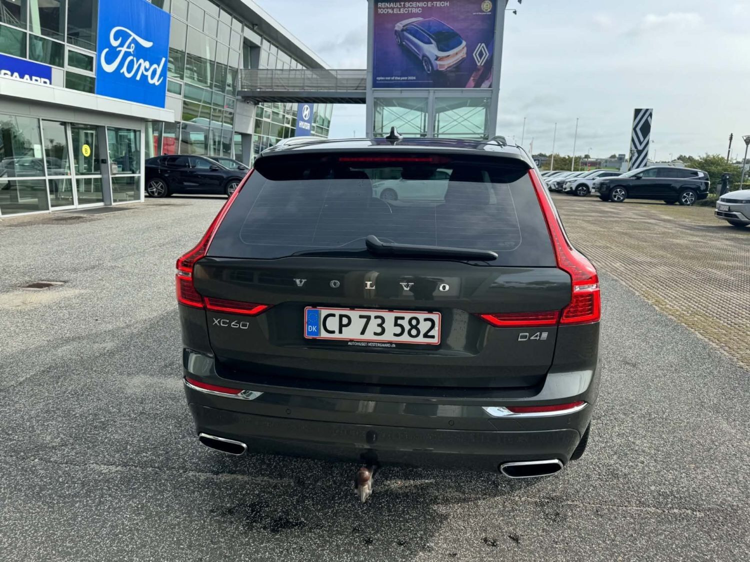 Grå Volvo XC60 fra 2020