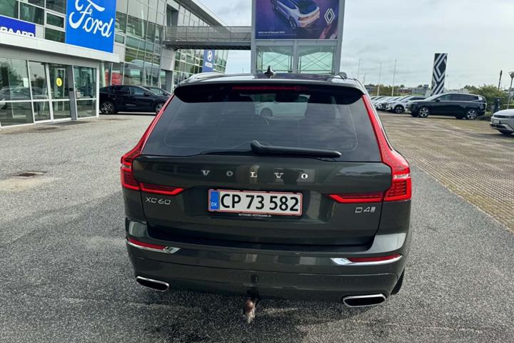 Grå Volvo XC60 fra 2020