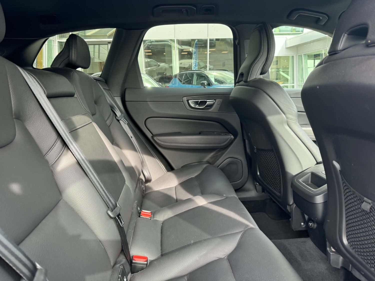 Grå Volvo XC60 fra 2020