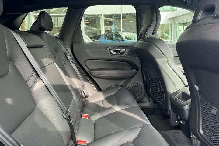 Grå Volvo XC60 fra 2020