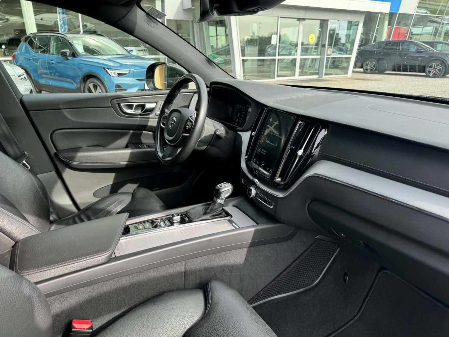 Grå Volvo XC60 fra 2020