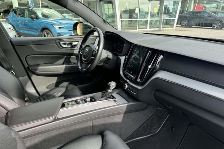 Grå Volvo XC60 fra 2020
