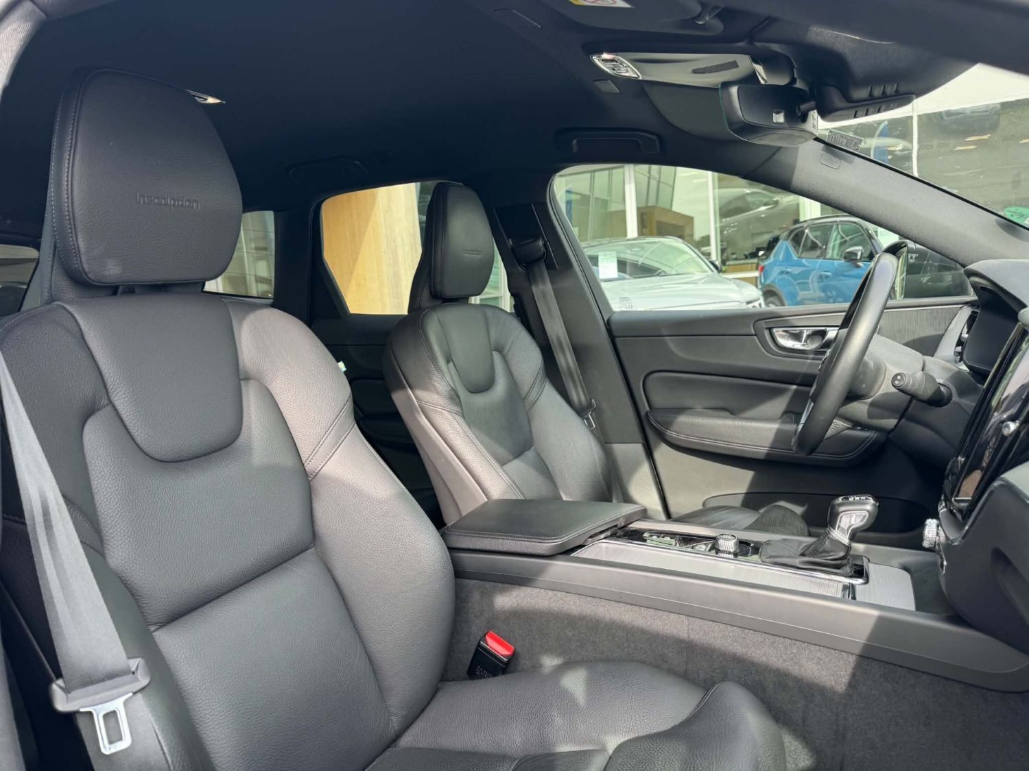 Grå Volvo XC60 fra 2020