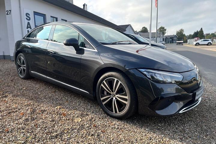 Grå Mercedes EQE300 fra 2025