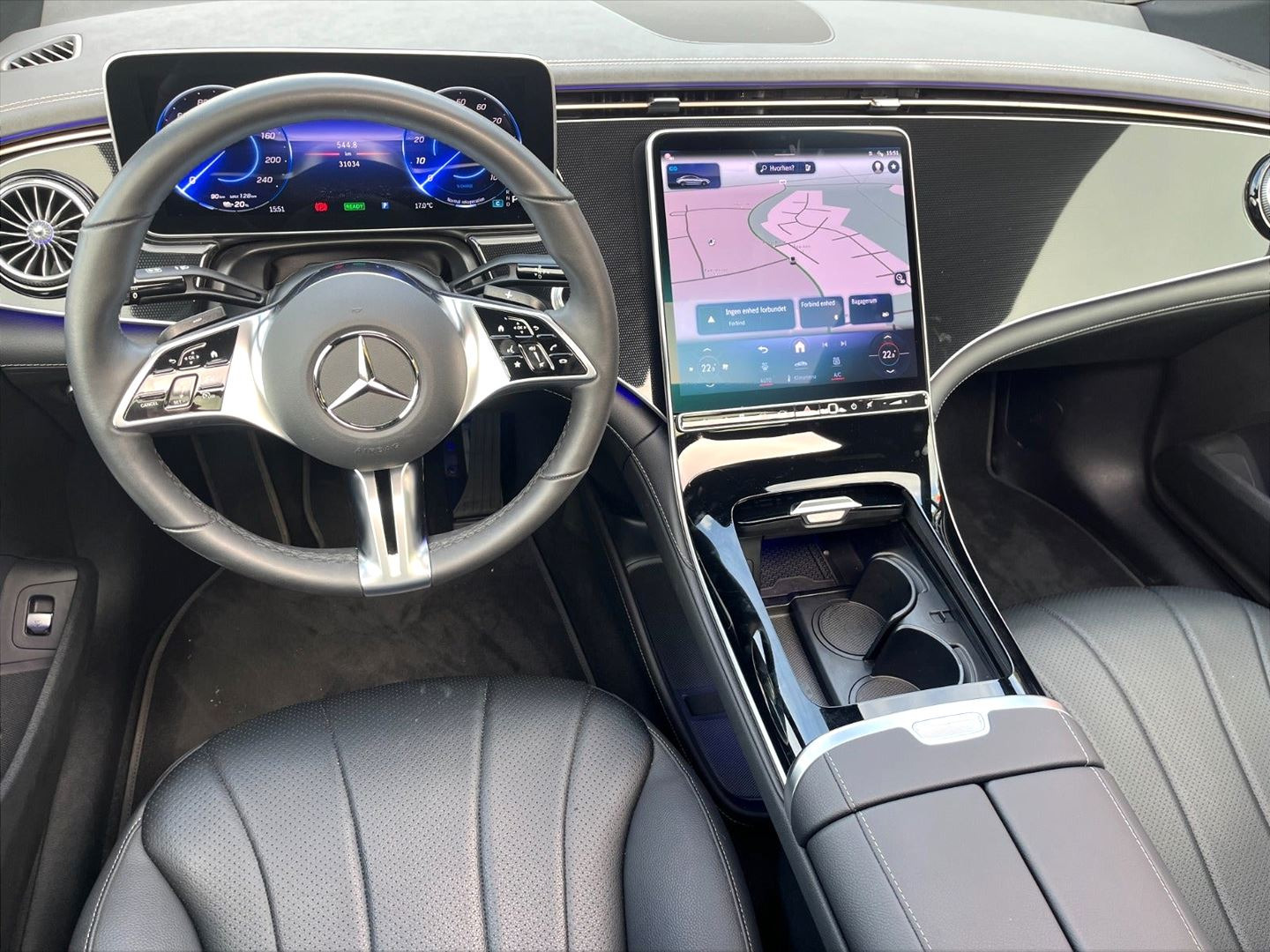 Grå Mercedes EQE300 fra 2025