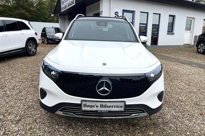 Hvid Mercedes EQB250+ fra 2025
