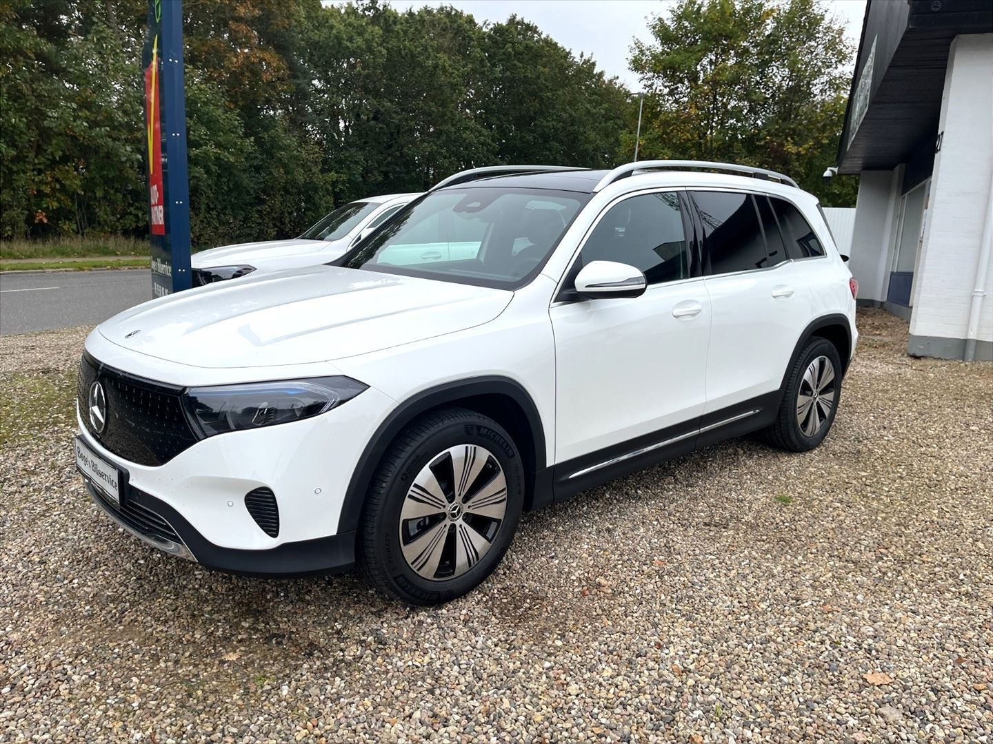 Hvid Mercedes EQB250+ fra 2025
