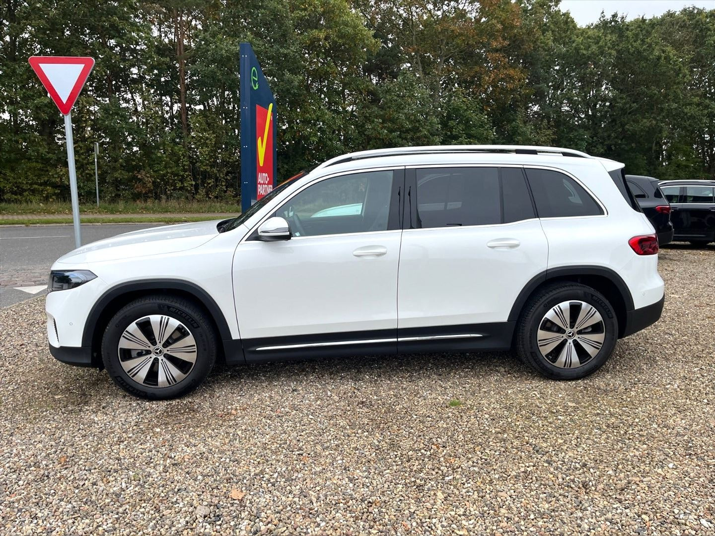 Hvid Mercedes EQB250+ fra 2025