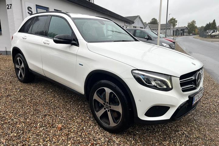 Hvid Mercedes GLC350 e fra 2017