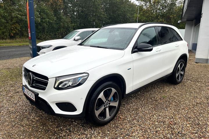 Hvid Mercedes GLC350 e fra 2017