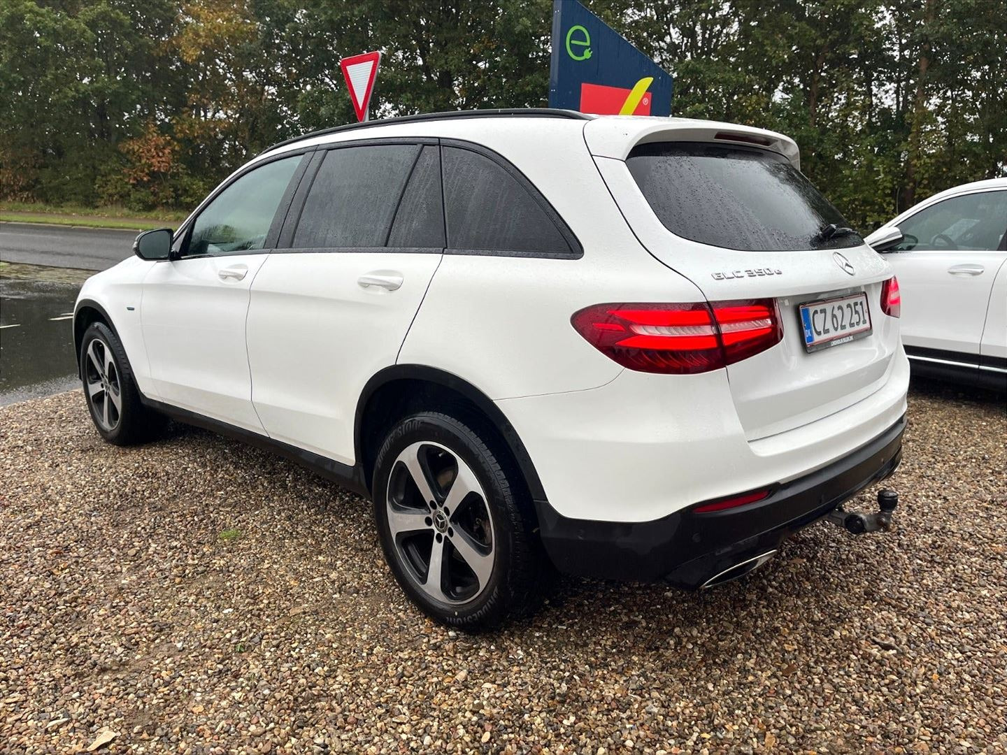 Hvid Mercedes GLC350 e fra 2017