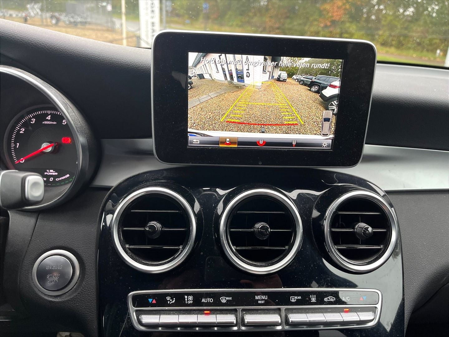 Hvid Mercedes GLC350 e fra 2017