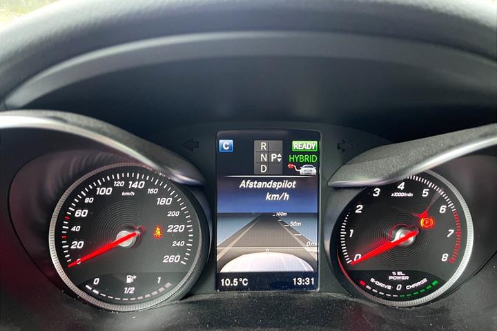 Hvid Mercedes GLC350 e fra 2017