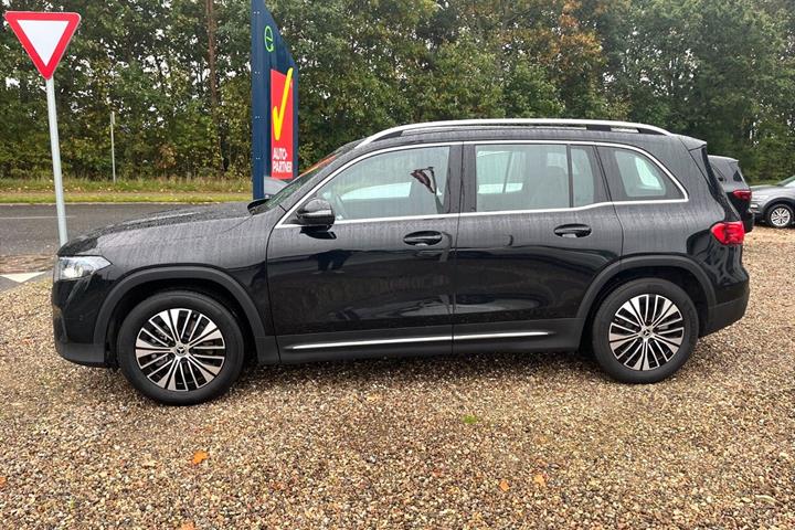 Sort Mercedes EQB250+ fra 2025
