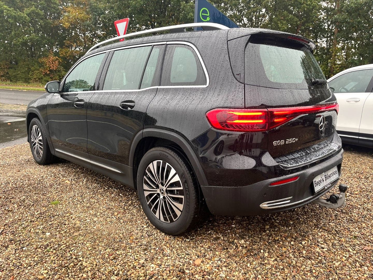Sort Mercedes EQB250+ fra 2025
