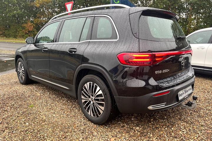Sort Mercedes EQB250+ fra 2025