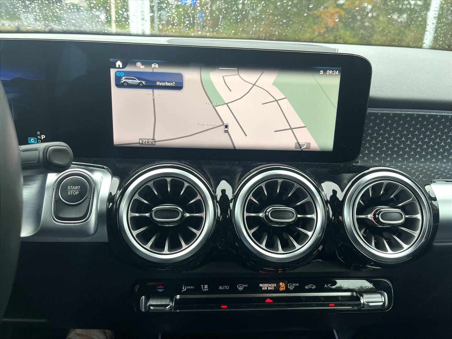 Sort Mercedes EQB250+ fra 2025