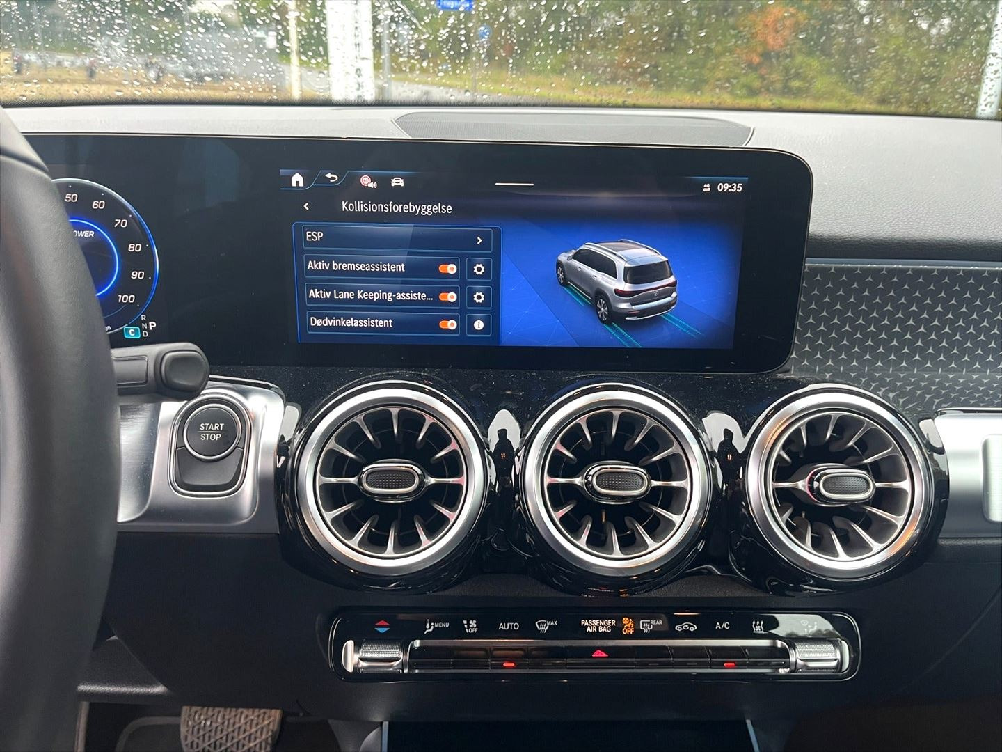 Sort Mercedes EQB250+ fra 2025