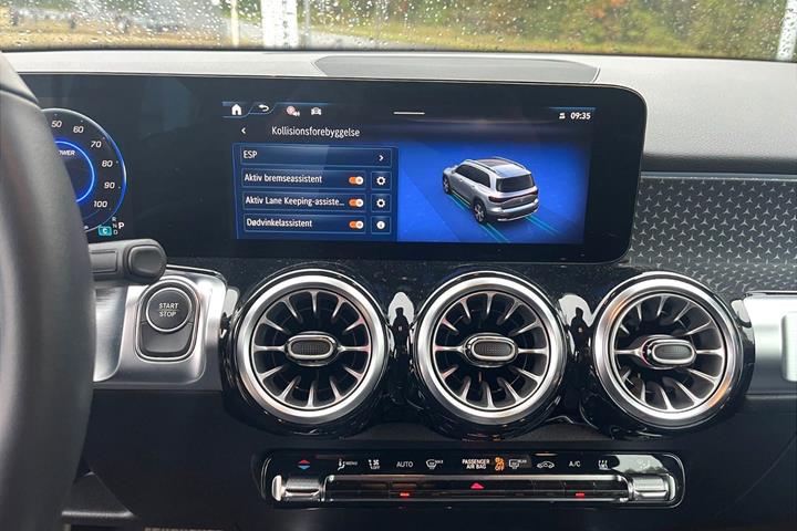 Sort Mercedes EQB250+ fra 2025