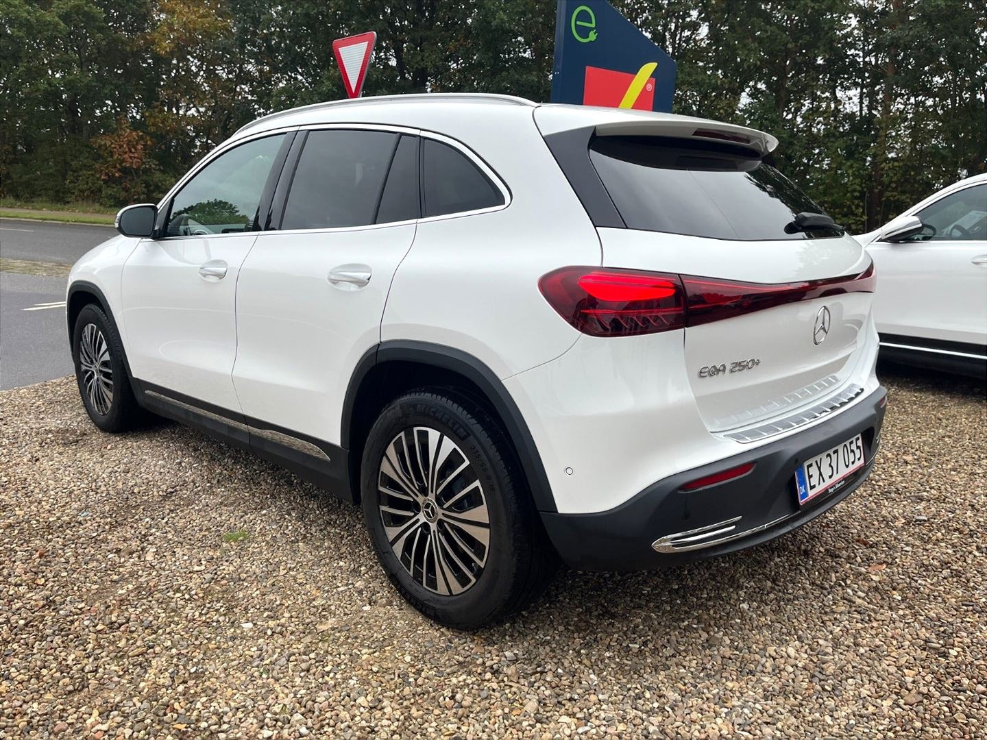 Hvid Mercedes EQA250+ fra 2025