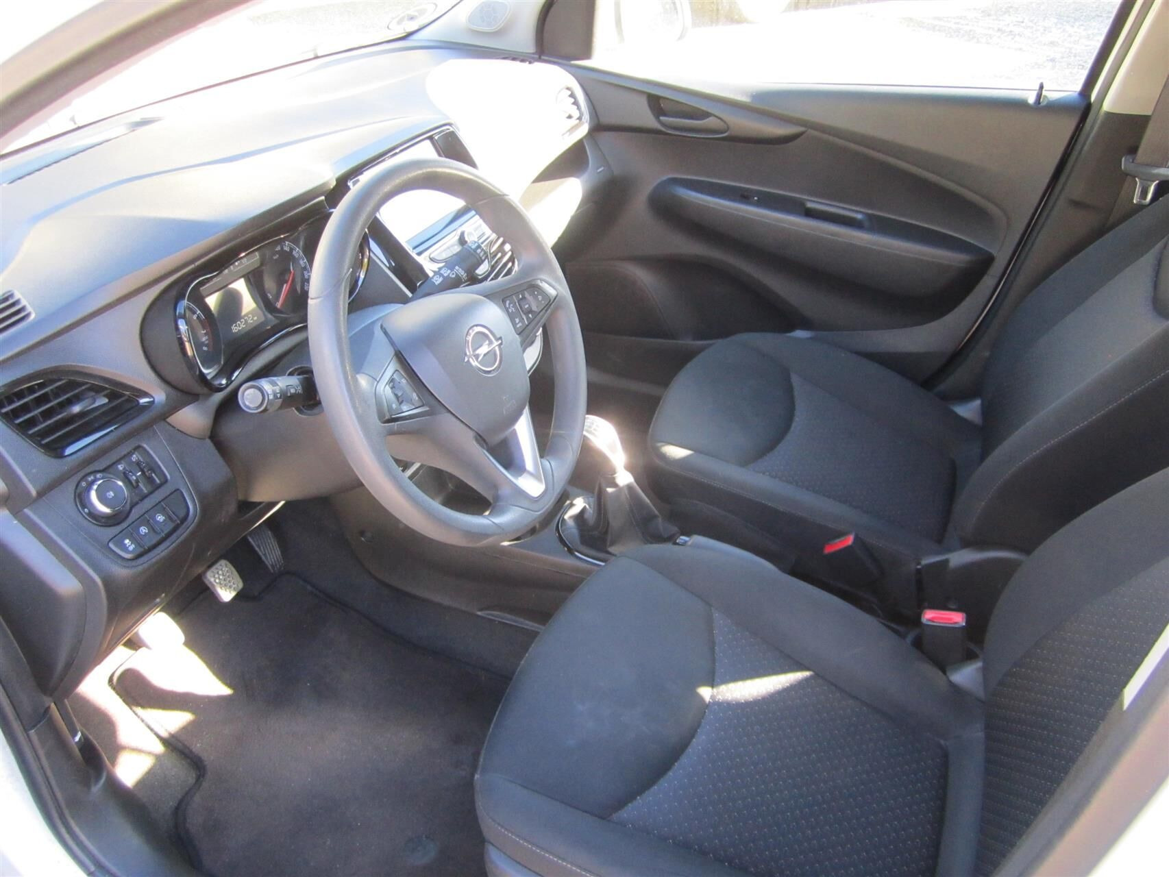 Hvid Opel Karl fra 2016
