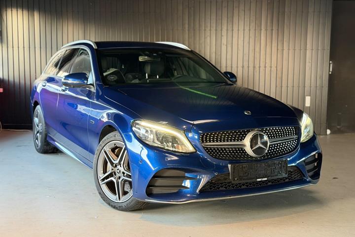 Blå Mercedes C300 de fra 2020