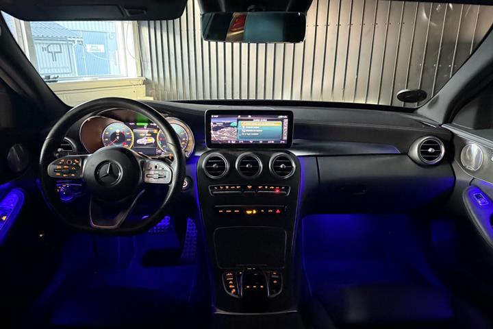 Blå Mercedes C300 de fra 2020