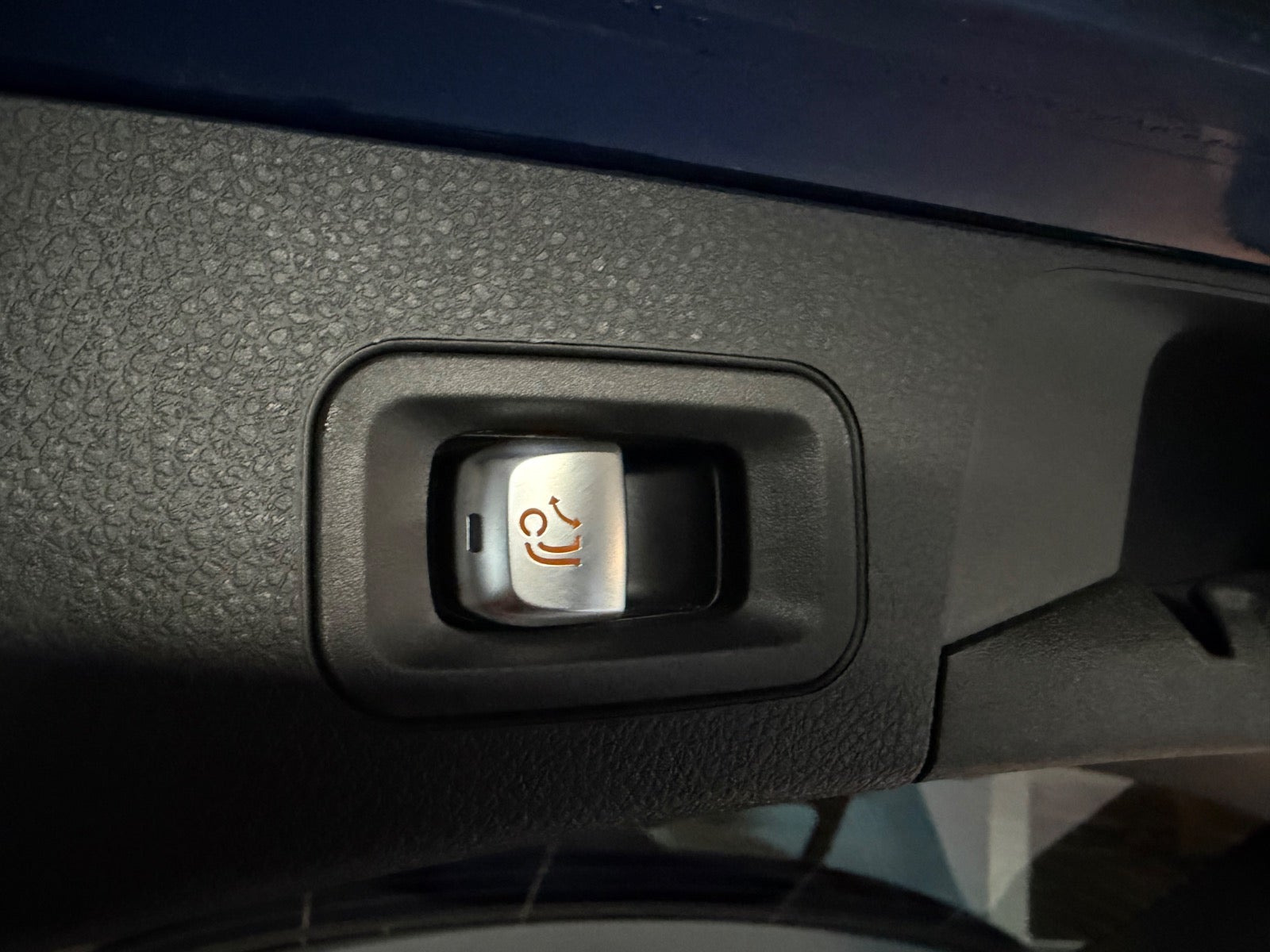 Blå Mercedes C300 de fra 2020