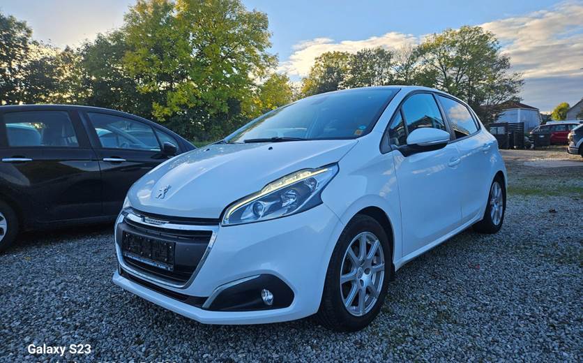 Peugeot 208 1,2 VTi 82 Signature Sky