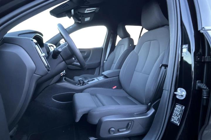Sort Volvo EX40 fra 2026