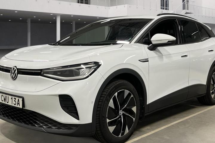 Hvid VW ID.4 fra 2023 set udefra