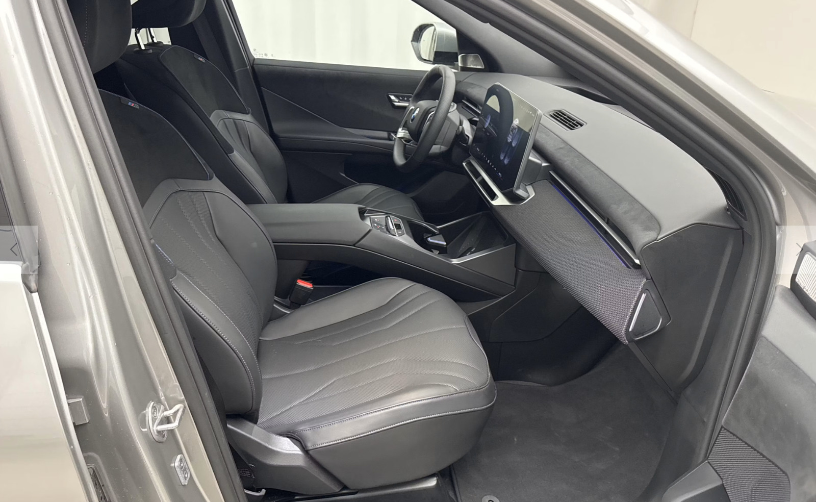 Grå BMW iX3 fra 2026